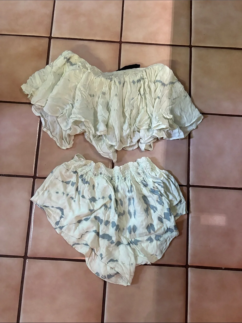Blue life Tie-Dye Crop Top and Shorts Set - Light Cream & Blue